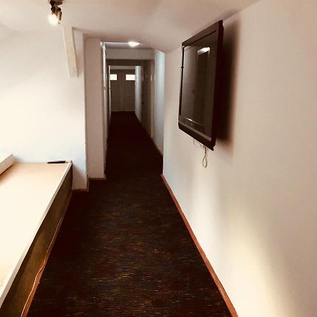 Y Hostel Балатонлелле Екстер'єр фото